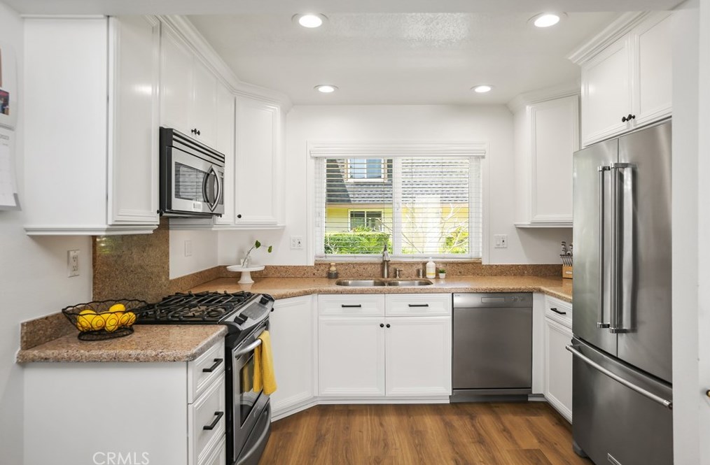 20379 Fee Ln, Huntington Beach CA  92646-5221 exterior