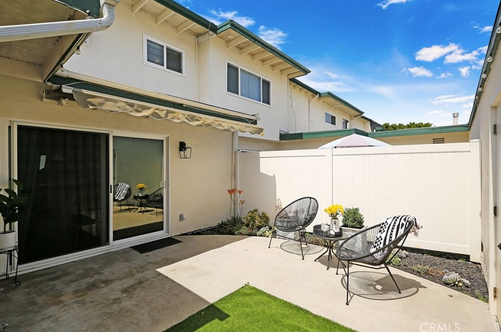 20379 Fee Ln, Huntington Beach CA  92646-5221 exterior