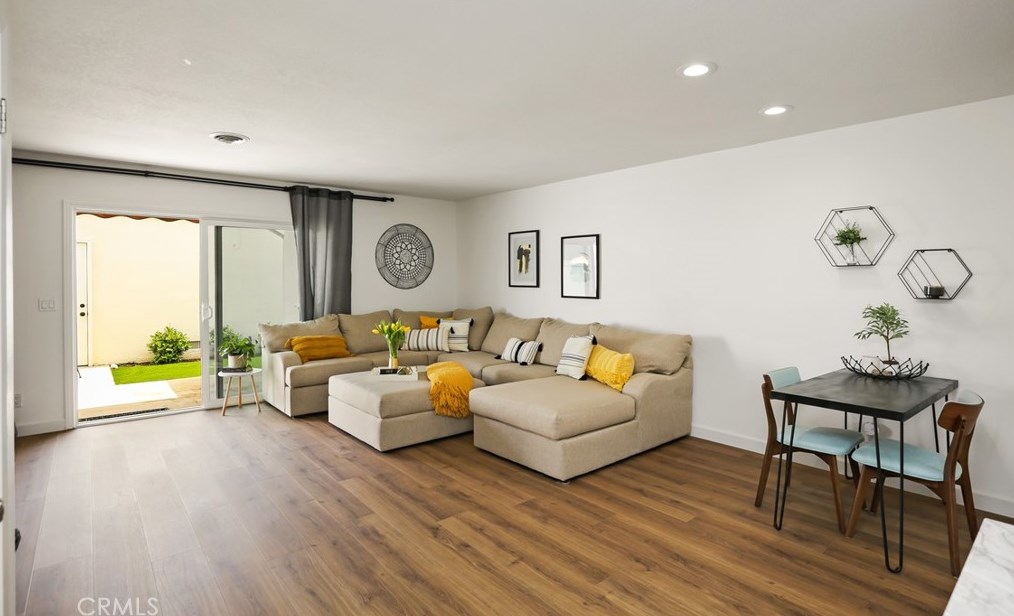 20379 Fee Ln, Huntington Beach CA  92646-5221 exterior