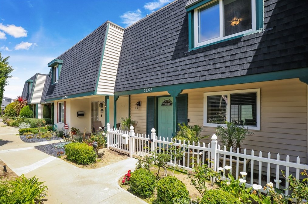 20379 Fee Ln, Huntington Beach CA  92646-5221 exterior