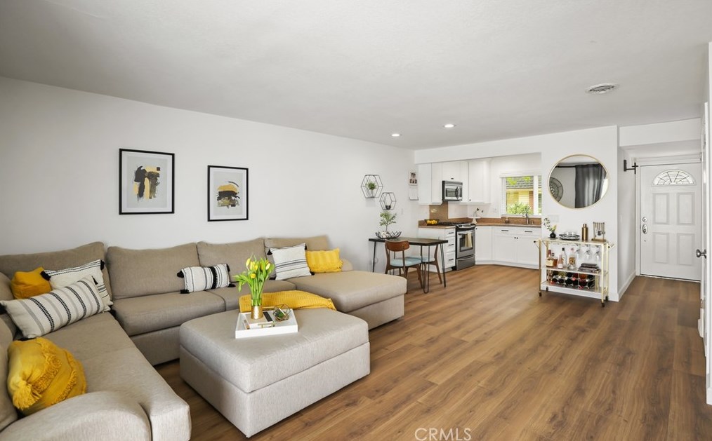 20379 Fee Ln, Huntington Beach CA  92646-5221 exterior