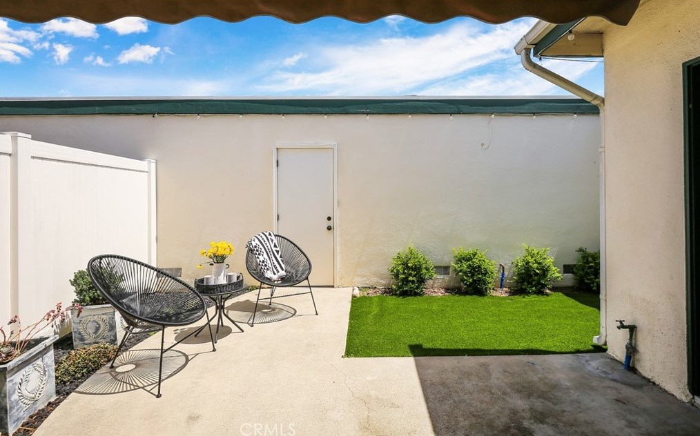 20379 Fee Ln, Huntington Beach CA  92646-5221 exterior
