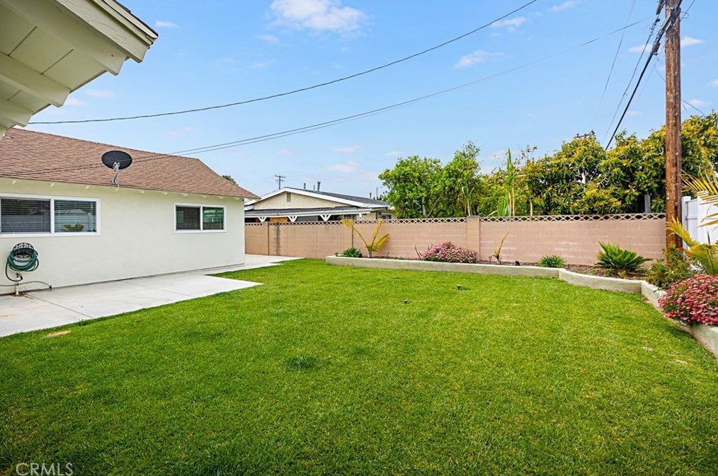 8521 Jennrich Ave, Westminster CA  92683-4614 exterior