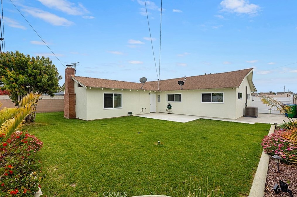 8521 Jennrich Ave, Westminster CA  92683-4614 exterior