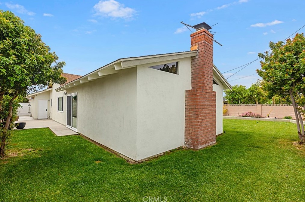 8521 Jennrich Ave, Westminster CA  92683-4614 exterior