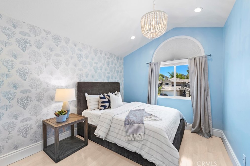 66 Oakcliff Dr, Laguna Beach CA  92677-5650 exterior