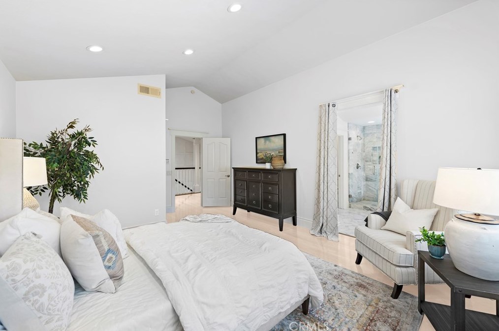 66 Oakcliff Dr, Laguna Beach CA  92677-5650 exterior