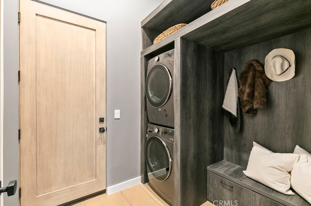 215 Lincoln Ave, Huntington Beach CA  92648-3505 exterior