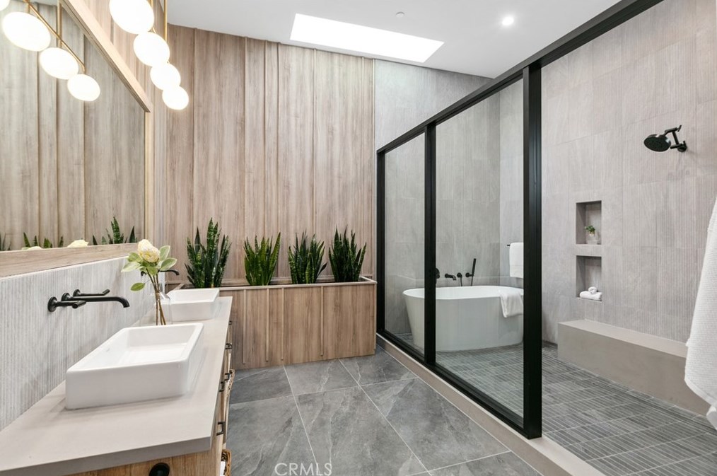 215 Lincoln Ave, Huntington Beach CA  92648-3505 exterior