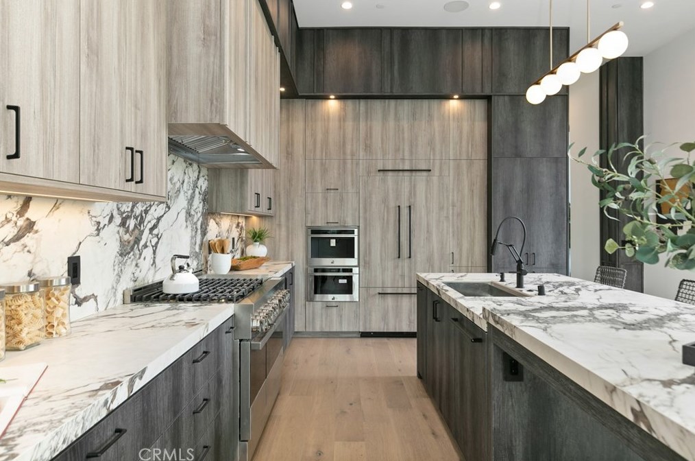 215 Lincoln Ave, Huntington Beach CA  92648-3505 exterior