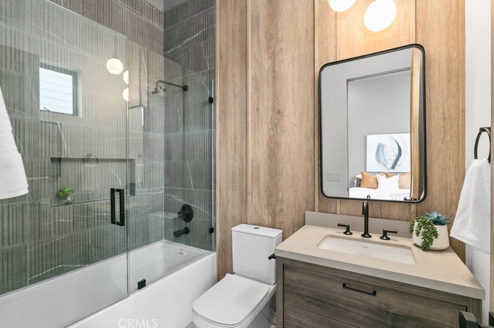 215 Lincoln Ave, Huntington Beach CA  92648-3505 exterior