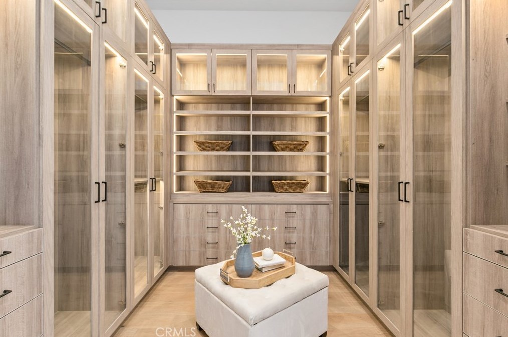 215 Lincoln Ave, Huntington Beach CA  92648-3505 exterior