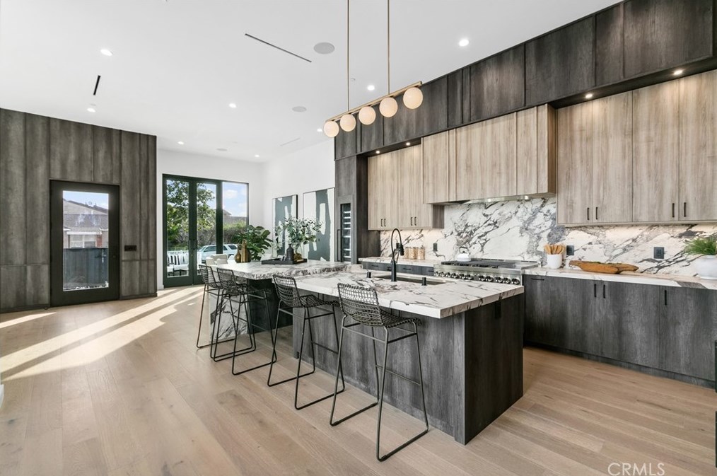 215 Lincoln Ave, Huntington Beach CA  92648-3505 exterior