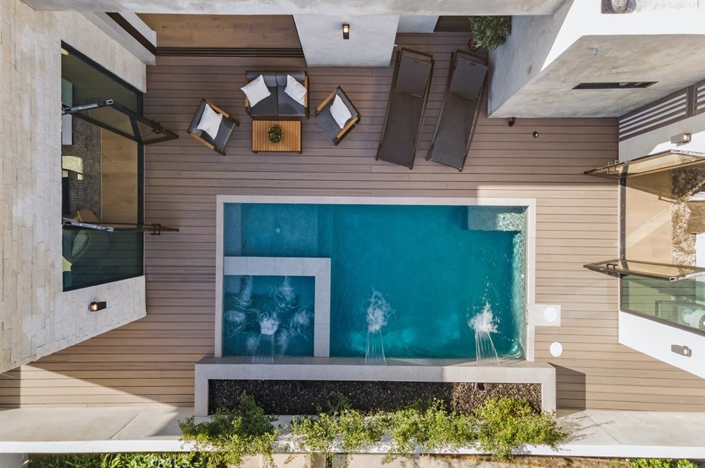 215 Lincoln Ave, Huntington Beach CA  92648-3505 exterior