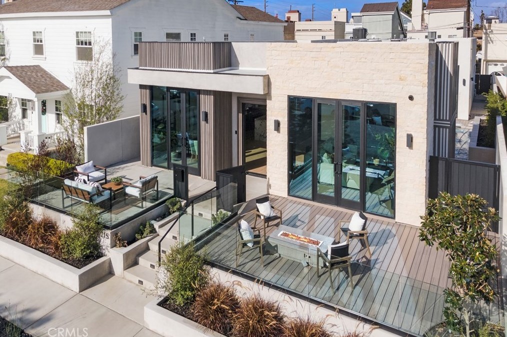 215 Lincoln Ave, Huntington Beach CA  92648-3505 exterior