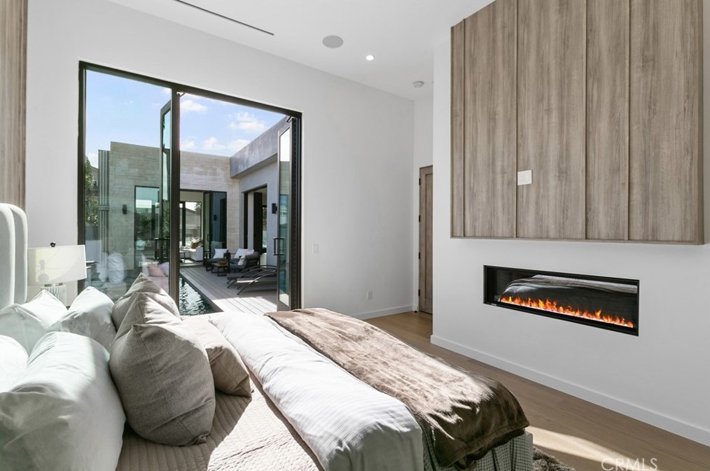 215 Lincoln Ave, Huntington Beach CA  92648-3505 exterior