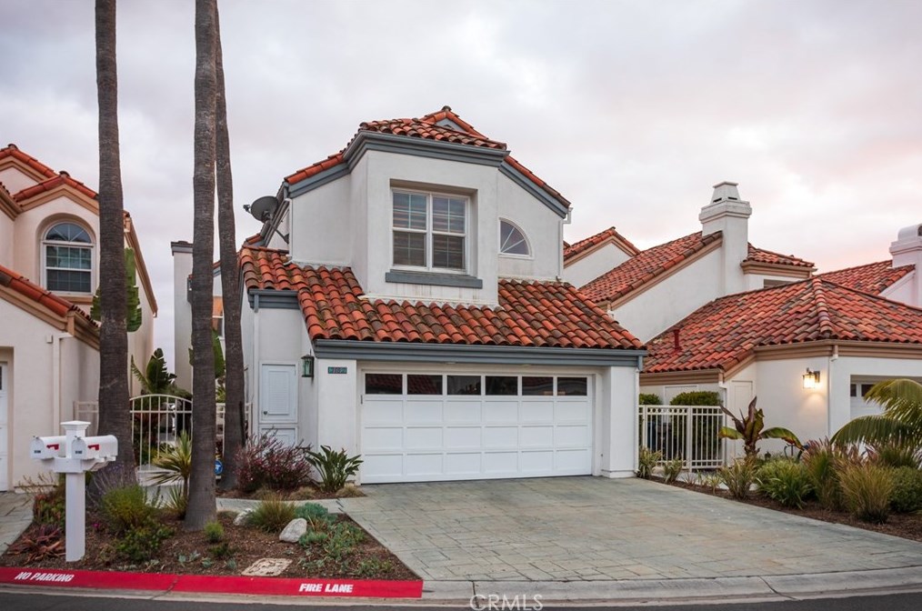 3182 Portofino Cir, Huntington Beach CA  92649-1927 exterior