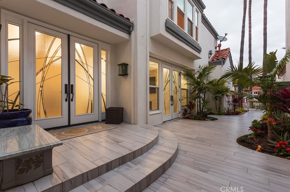 3182 Portofino Cir, Huntington Beach CA  92649-1927 exterior