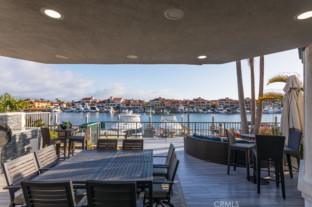 3182 Portofino Cir, Huntington Beach CA  92649-1927 exterior