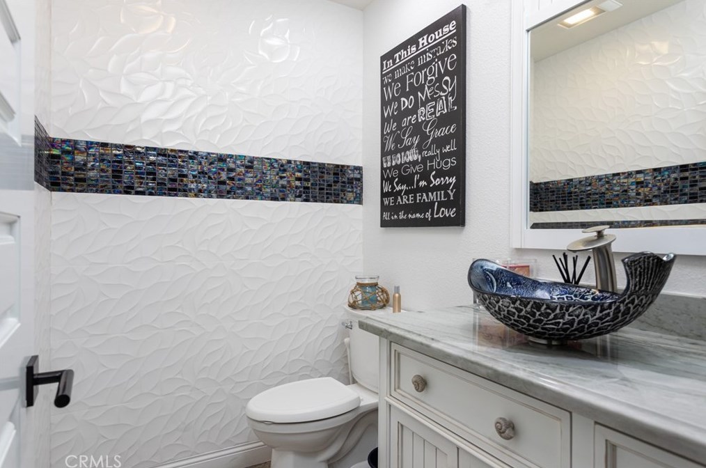 3182 Portofino Cir, Huntington Beach CA  92649-1927 exterior