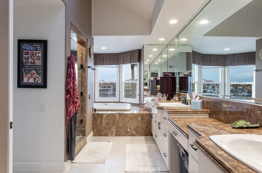 3182 Portofino Cir, Huntington Beach CA  92649-1927 exterior