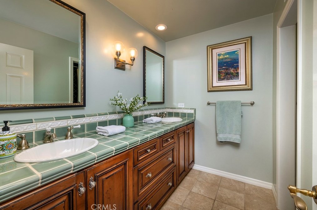 19372 Woodlands Dr, Huntington Beach CA  92648-5541 exterior