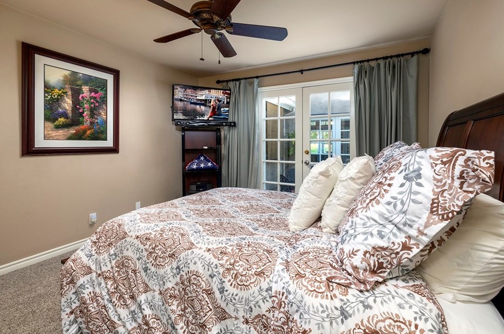 19372 Woodlands Dr, Huntington Beach CA  92648-5541 exterior