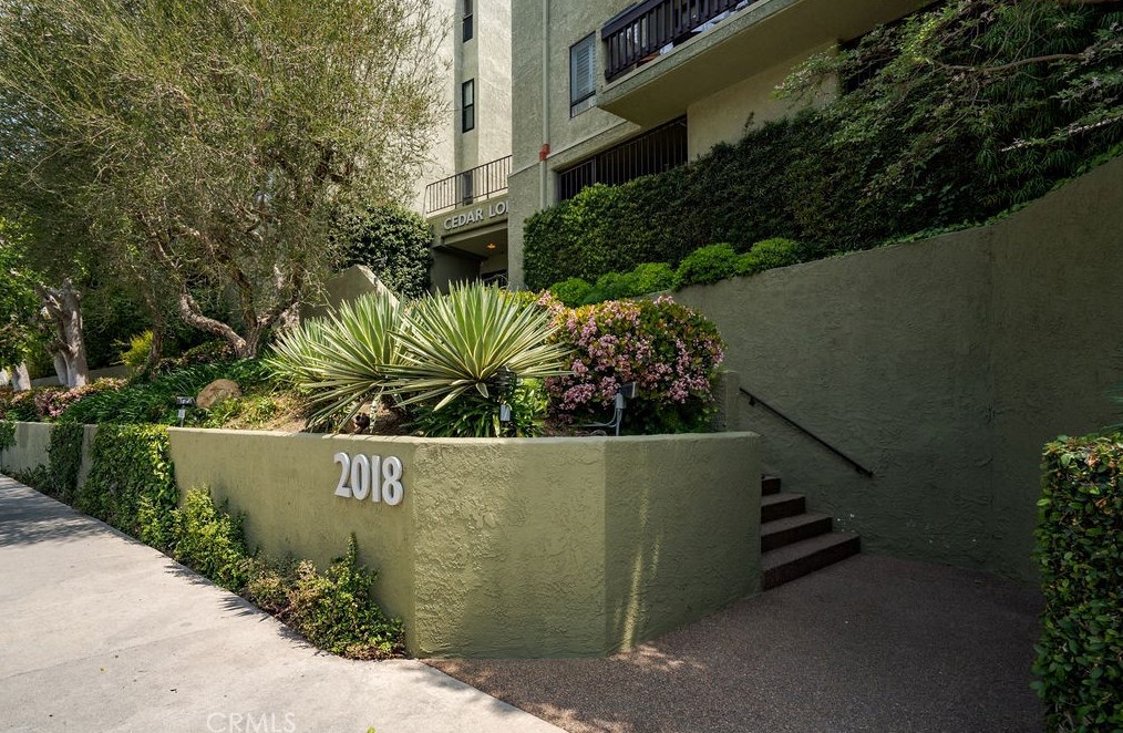2018 Griffith Park Blvd, Los Angeles CA  90039-3563 exterior