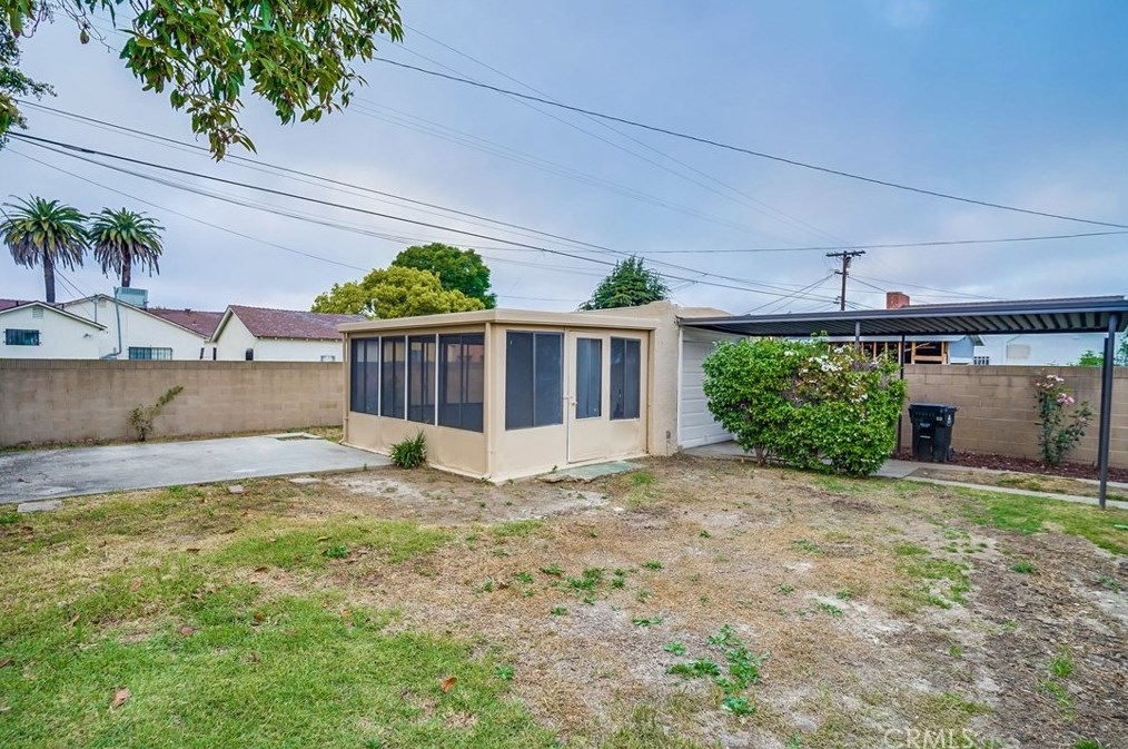 1939 78th Pl, Los Angeles CA  90047-2629 exterior