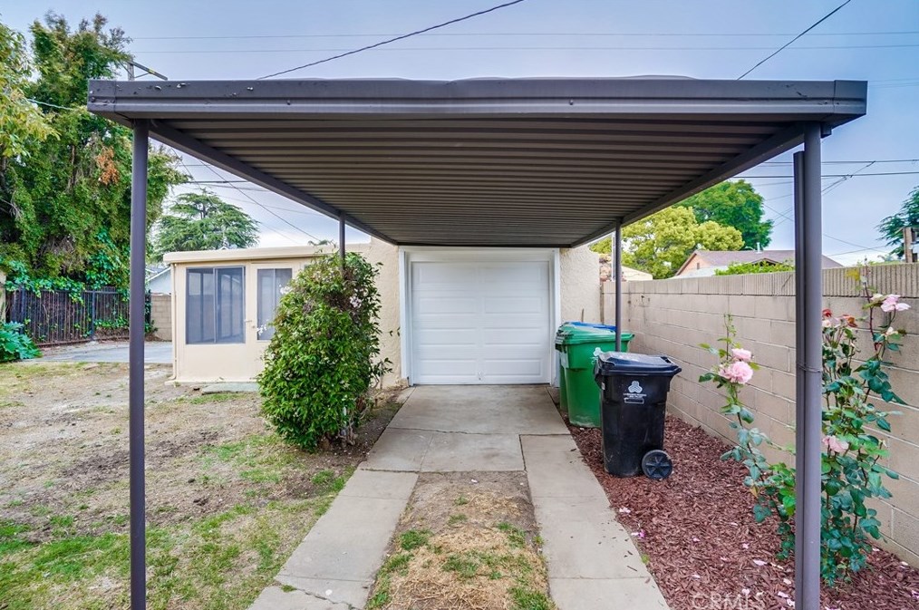 1939 78th Pl, Los Angeles CA  90047-2629 exterior