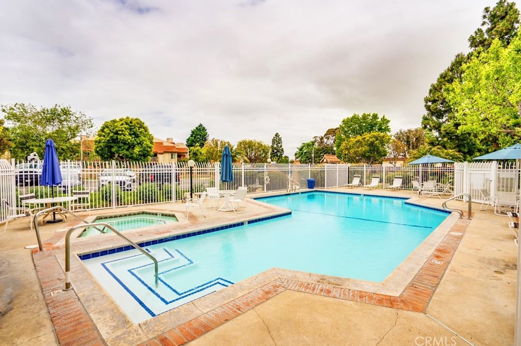 16581 Grunion, Huntington Beach CA  92649-3478 exterior