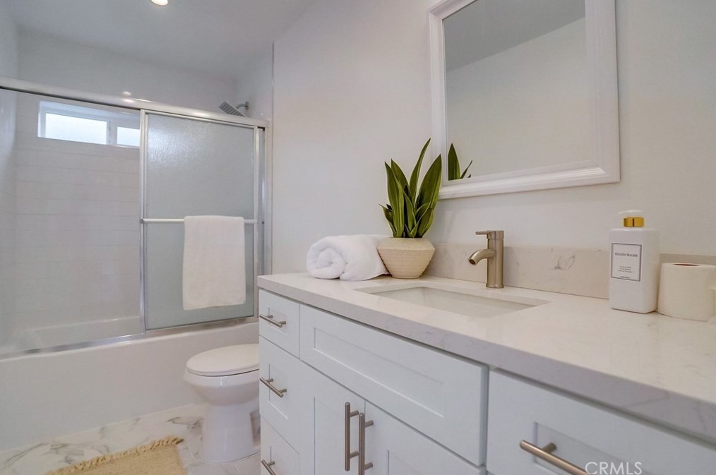 6326 8th Ave, Los Angeles CA  90043-4158 exterior