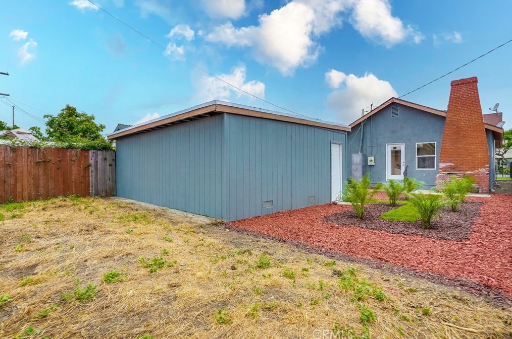 6326 8th Ave, Los Angeles CA  90043-4158 exterior