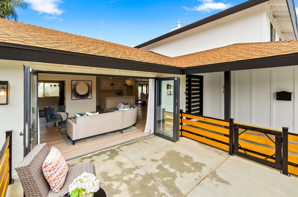 20061 Midland Ln, Huntington Beach CA  92646-4914 exterior