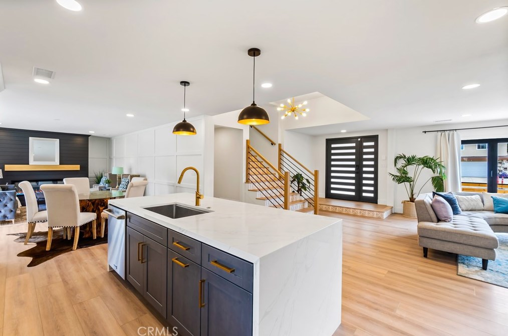20061 Midland Ln, Huntington Beach CA  92646-4914 exterior