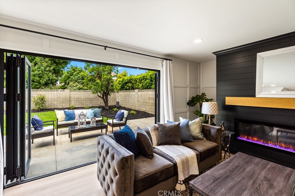 20061 Midland Ln, Huntington Beach CA  92646-4914 exterior