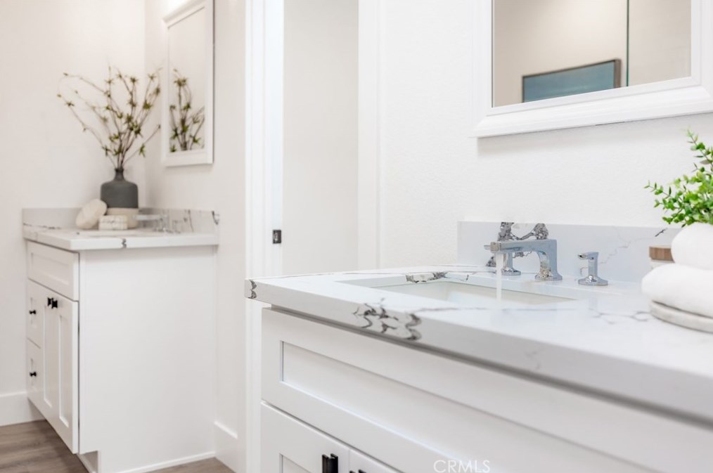 1086 Santa Cruz Cir, Costa Mesa CA  92626-1618 exterior