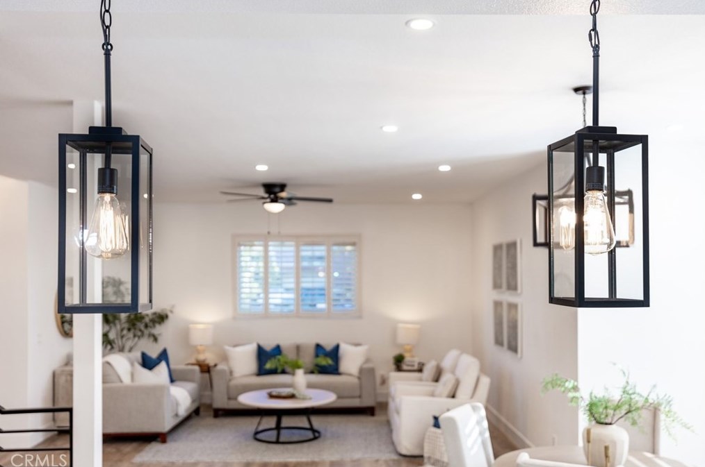 1086 Santa Cruz Cir, Costa Mesa CA  92626-1618 exterior