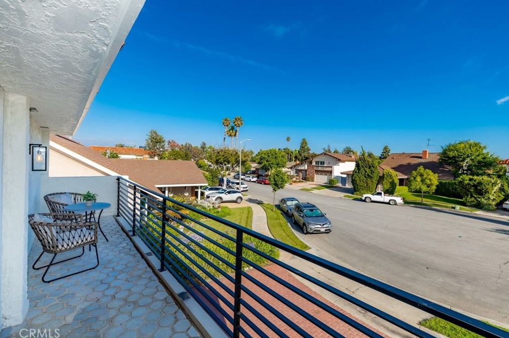 1086 Santa Cruz Cir, Costa Mesa CA  92626-1618 exterior