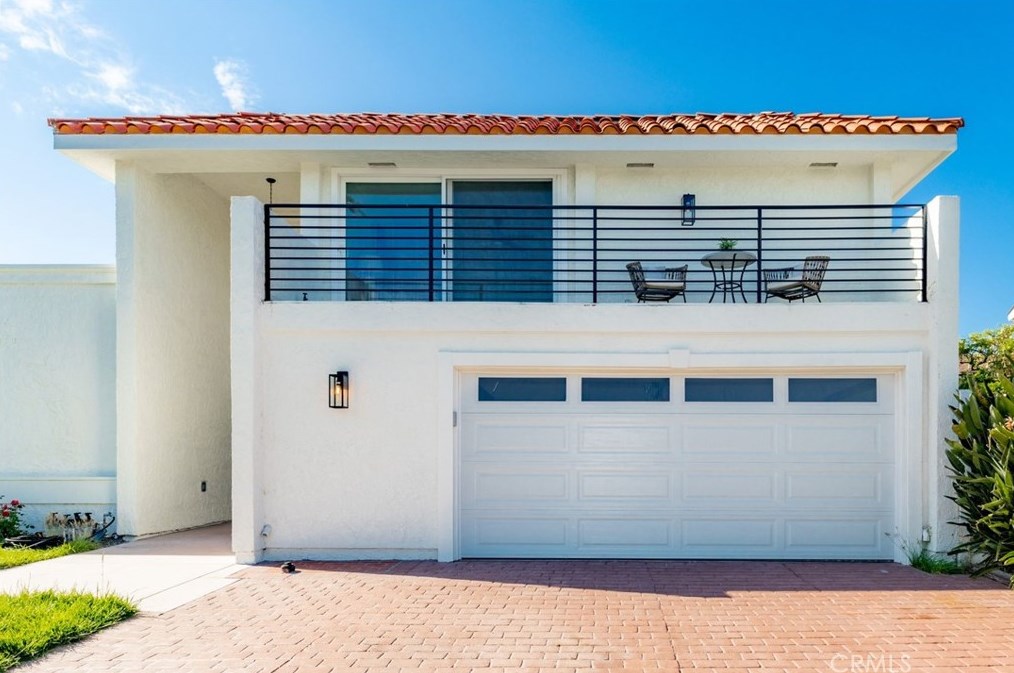 1086 Santa Cruz Cir, Costa Mesa CA  92626-1618 exterior