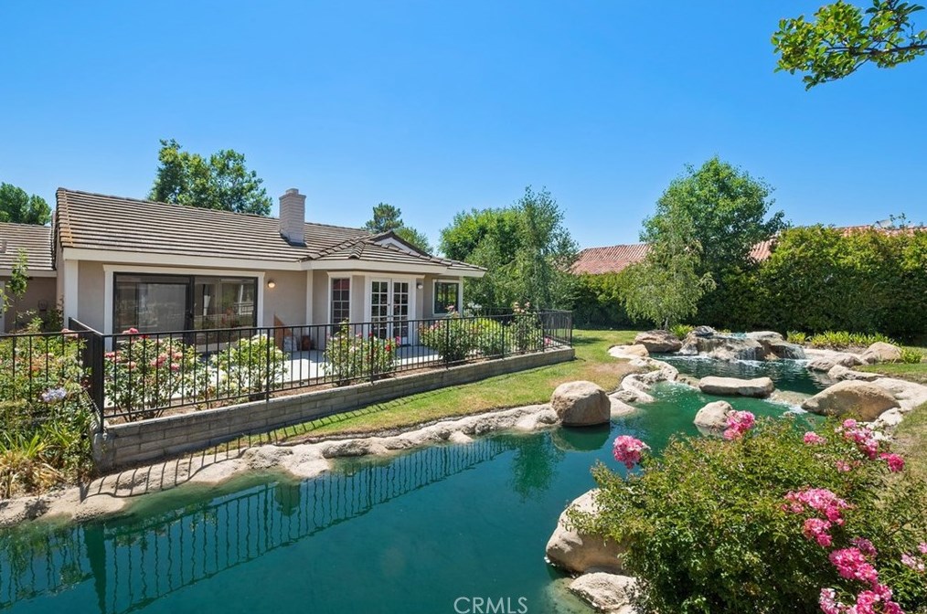 2911 Shadow Brk Ln, Thousand Oaks CA 91361-3208 exterior