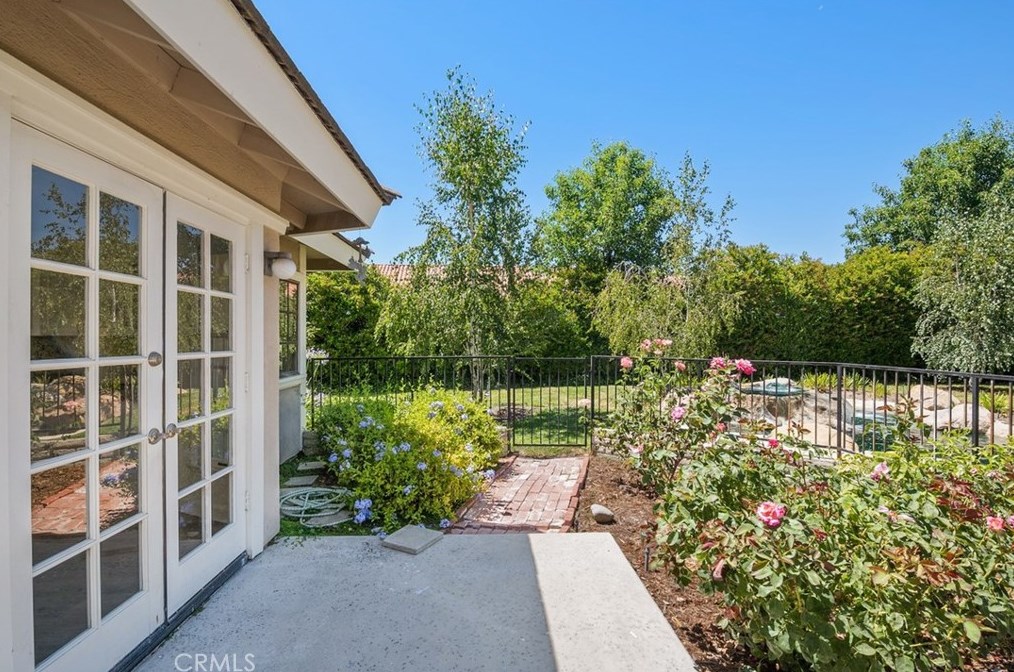 2911 Shadow Brk Ln, Thousand Oaks CA 91361-3208 exterior