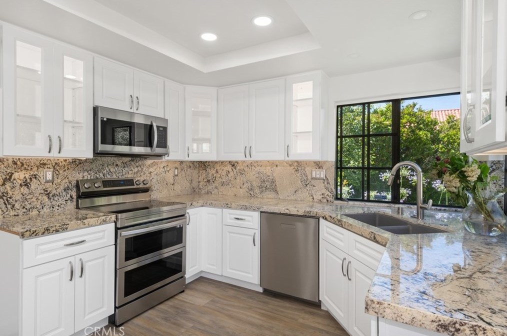 2911 Shadow Brk Ln, Thousand Oaks CA 91361-3208 exterior