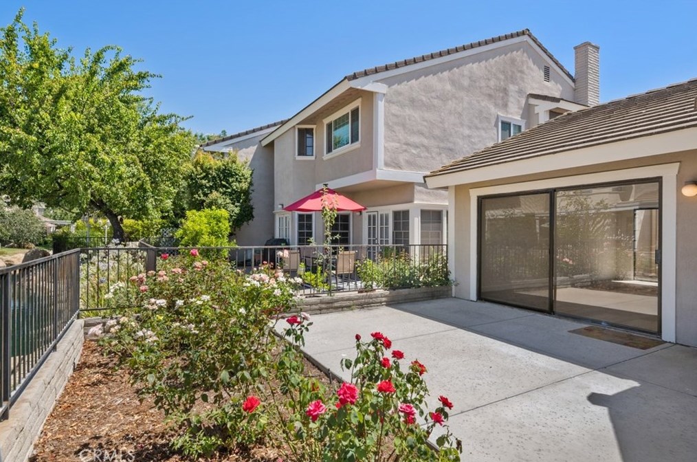 2911 Shadow Brk Ln, Thousand Oaks CA 91361-3208 exterior