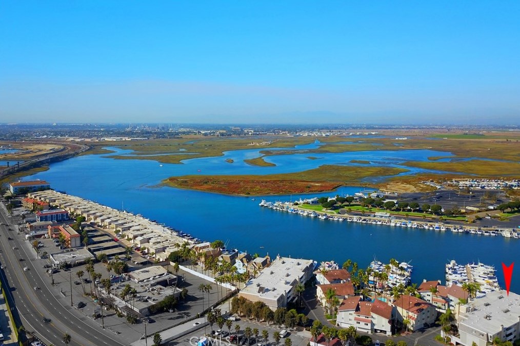 2872 Coast Cir, Huntington Beach CA  92649-1857 exterior