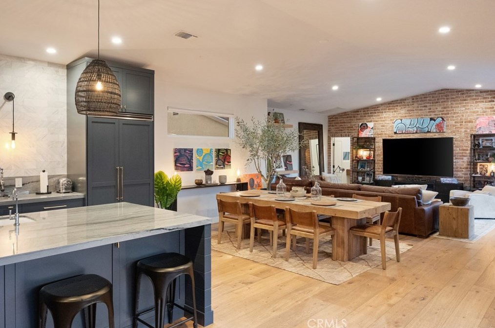 337 Costa Mesa St, Costa Mesa CA  92627-2307 exterior