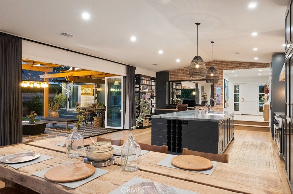 337 Costa Mesa St, Costa Mesa CA  92627-2307 exterior