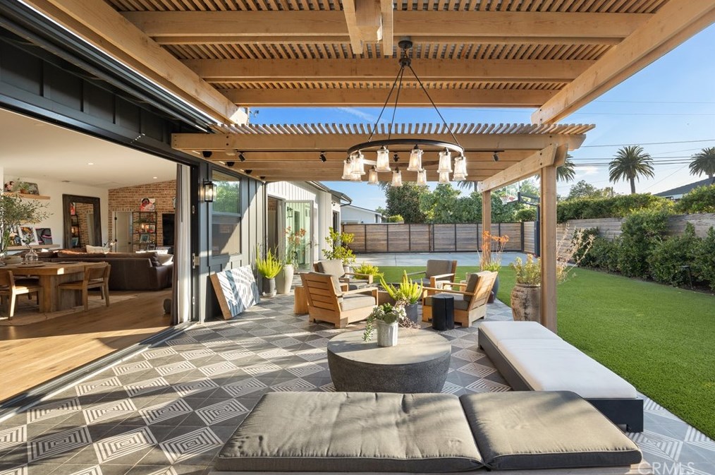 337 Costa Mesa St, Costa Mesa CA  92627-2307 exterior