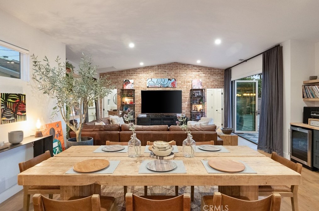 337 Costa Mesa St, Costa Mesa CA  92627-2307 exterior