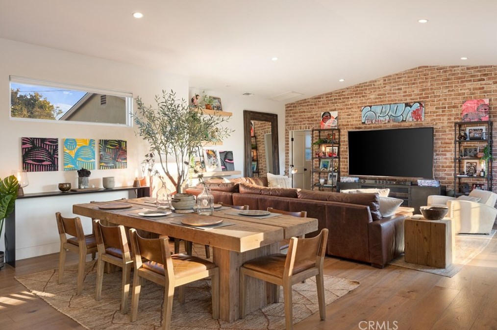 337 Costa Mesa St, Costa Mesa CA  92627-2307 exterior